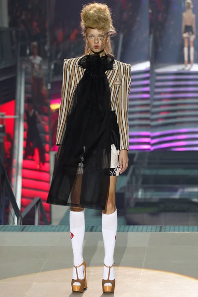 Look 25